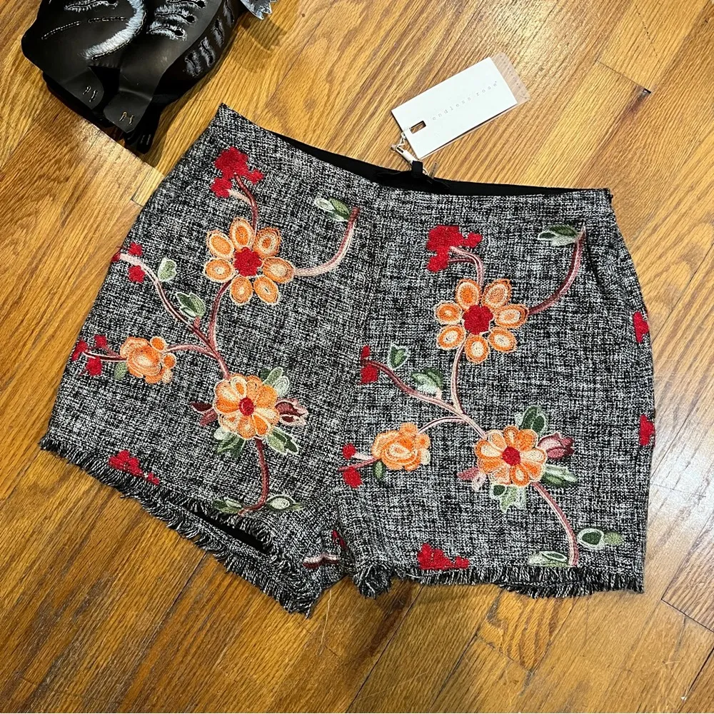 Endless Rose NWT Hadley Floral Embroidered High Rise Tweed Fringe Shorts Med - Image 2