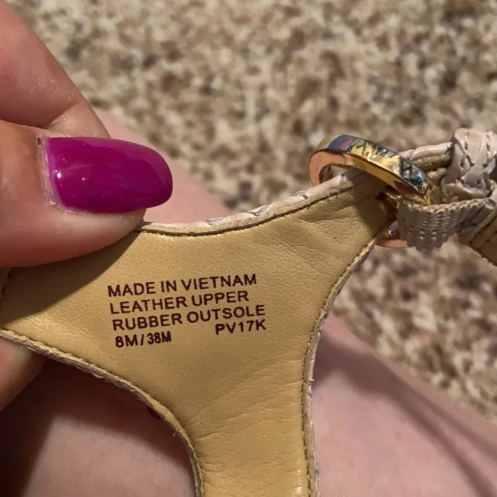 Michael Kors MICHAEL  Plate Sandals - Image 9