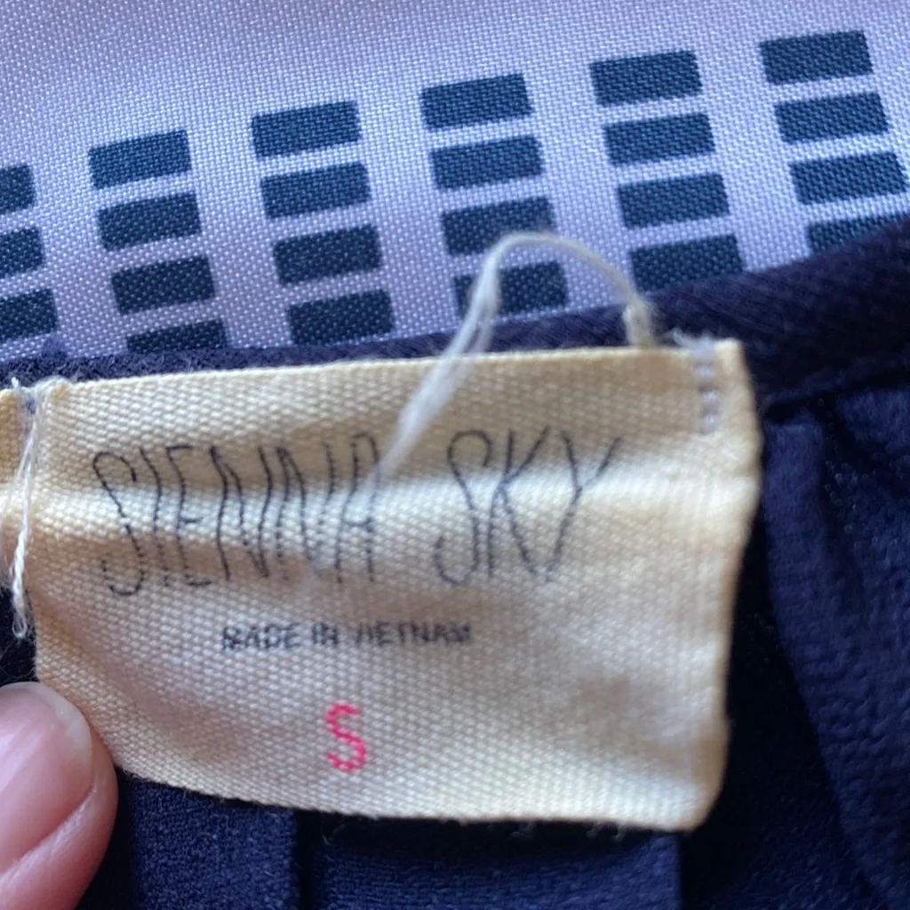 EUC Sienna Sky Navy Wrap Top, Size Small - Image 3