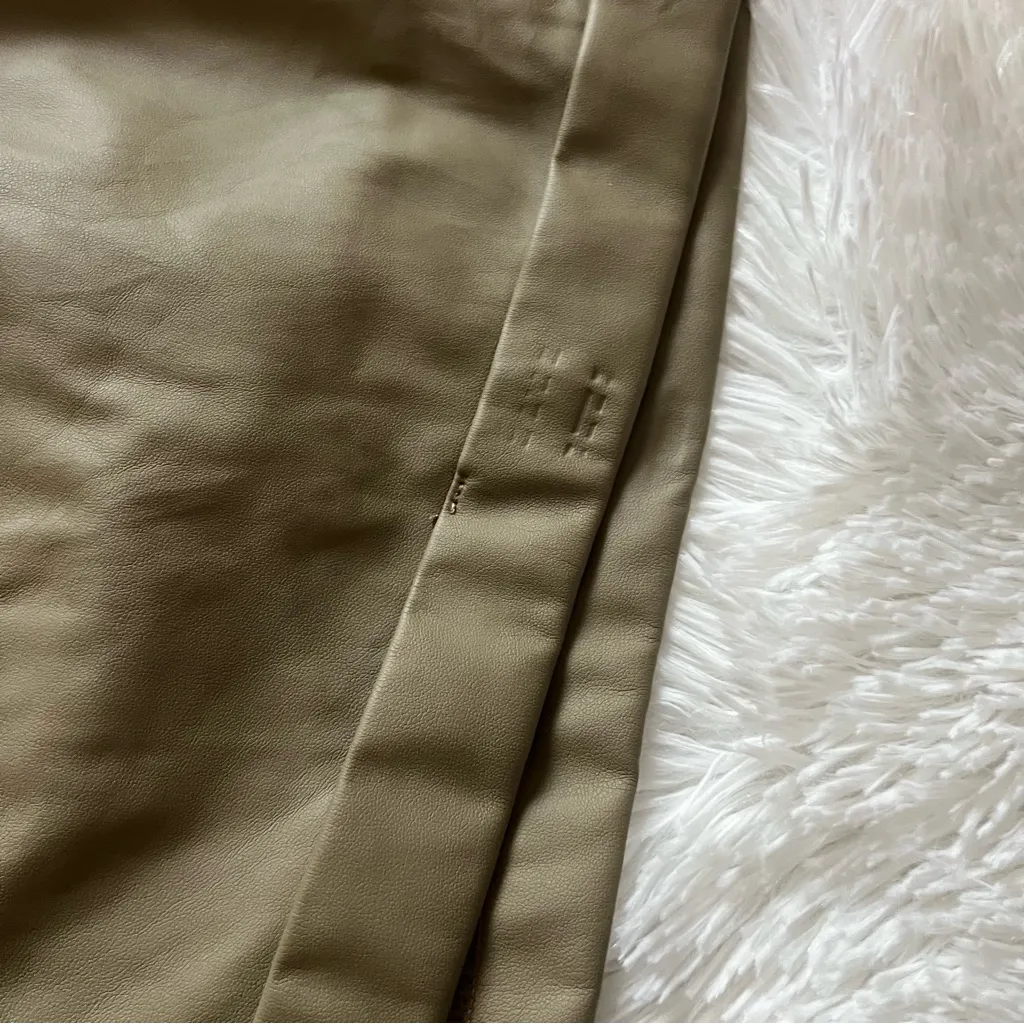 Zenana Faux Leather Shorts Olive Green Size Medium - Image 5