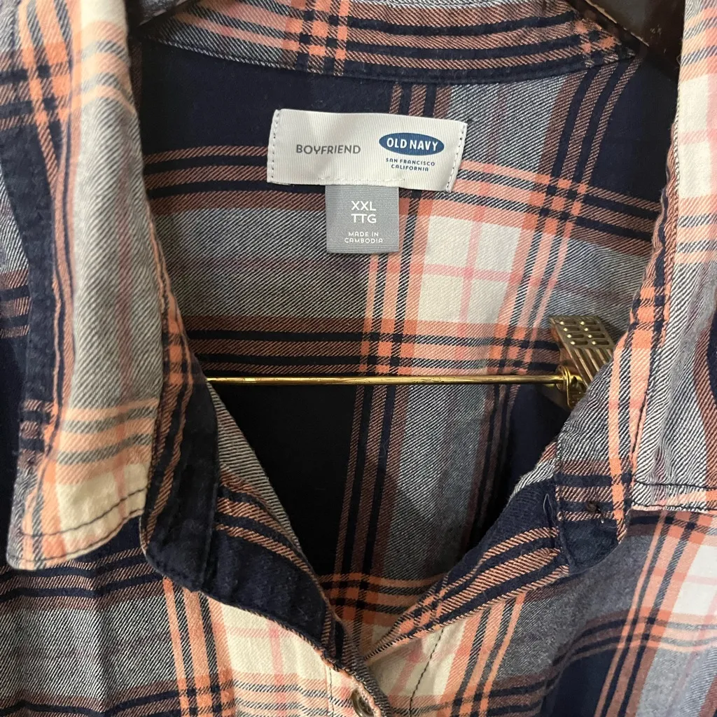 Old Navy Blue and Red Oversized Button Down Shirt - Image 3