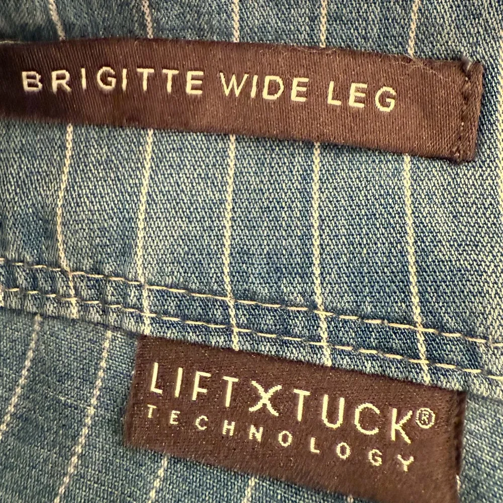 NYDJ Brigitte Stripe High Waist Wide Leg Capri Jeans. Light Marine Size 0 - Image 8