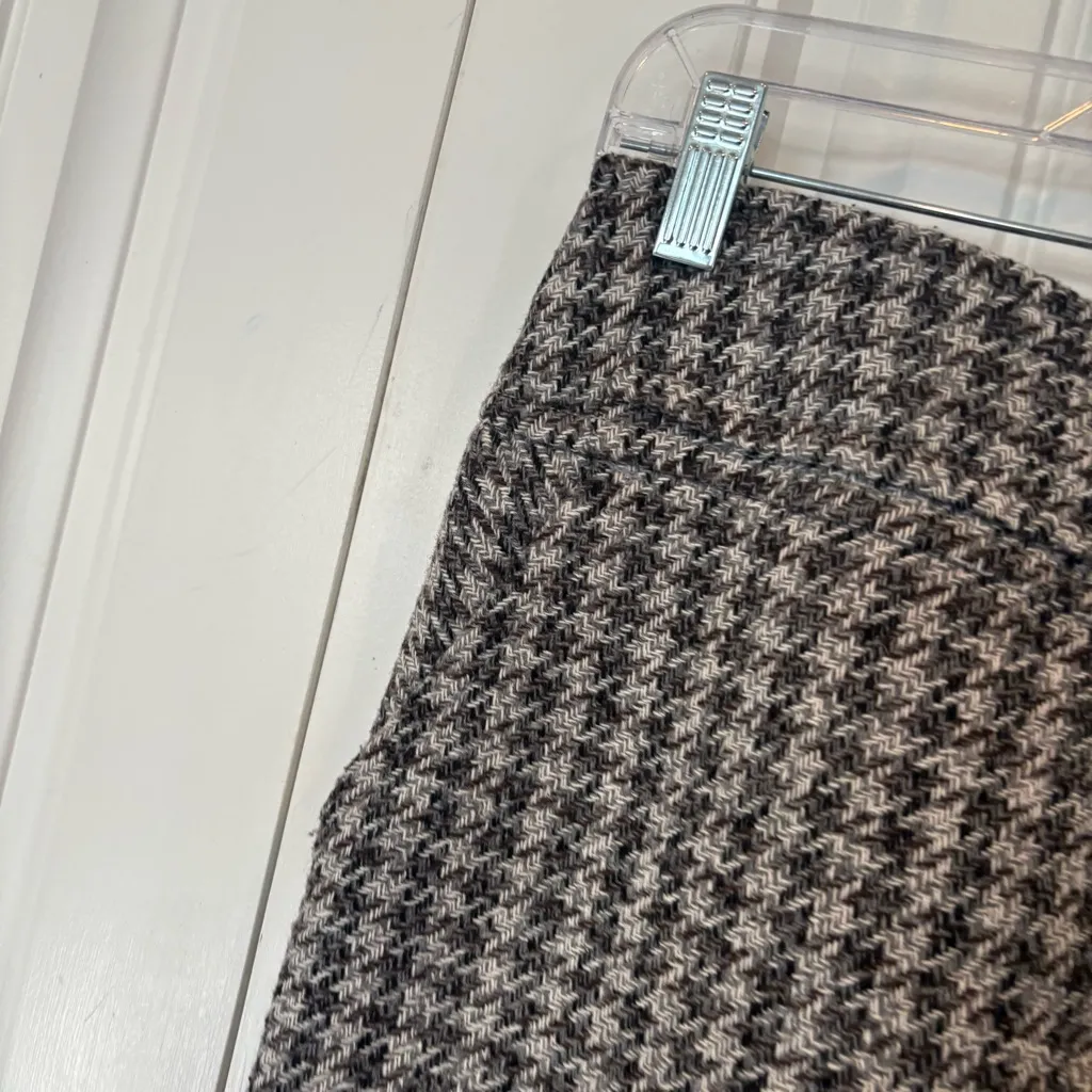 The Limited Gray Houndstooth Print Mini Skirt‎ Size 2 - Image 5
