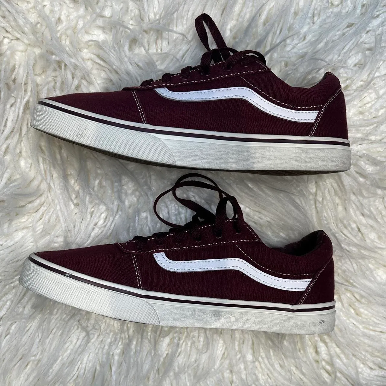 Low Top Sneakers Size 7 - Image 2