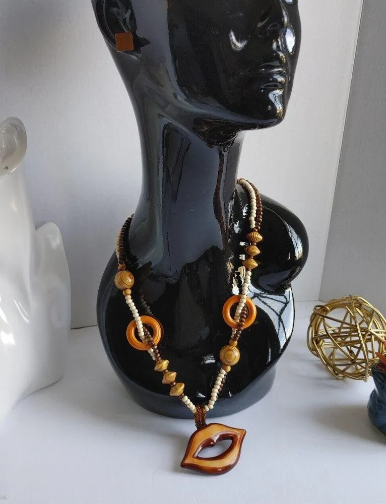 Boho Funky Wood Necklace with Lips Pendant Earrings Set New Brown - Image 2