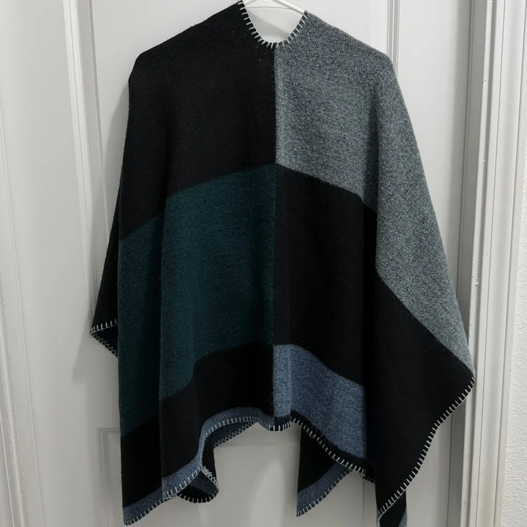 FRANCESCA'S Green Blue Color Block Shawl Poncho Acrylic Blanket Scarf RUANA - Image 2