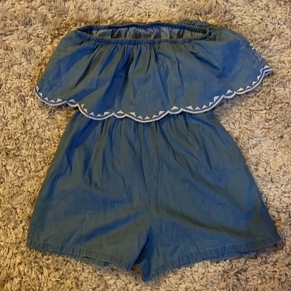 Japna Chambray Off the Shoulder Embroidered Romper Small - Image 4