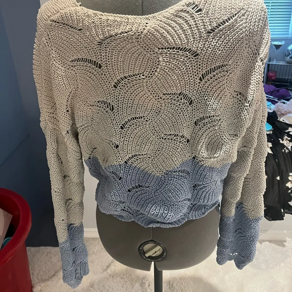 Stylish Two-Tone Women's Sweater - Image 2