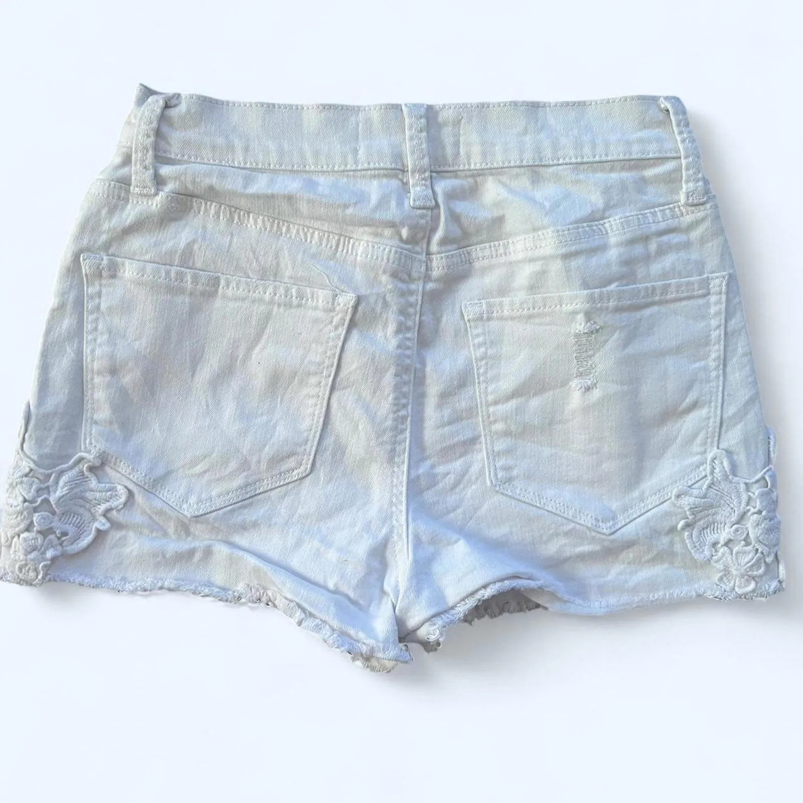 Vintage Mudd White lace embroidered denim shorts Size 5 - Image 4