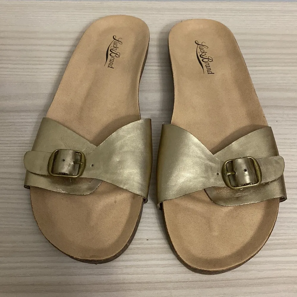 Lucky Brand women’s gold Dolliee sandals. Size 7.5 - Image 4
