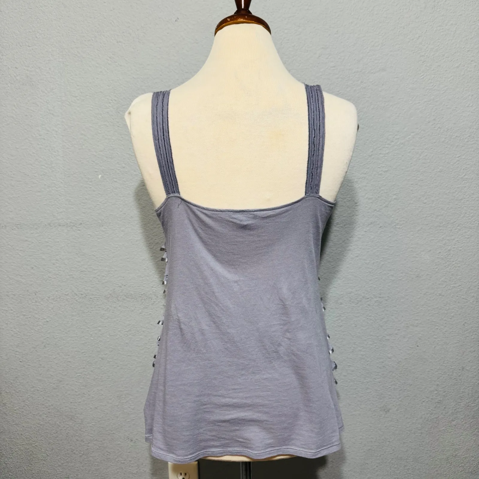 EXPRESS Women Y2K Gray Ruffle Tiered Tank Strap Lightweight Top Sz M with Ribbon - Image 4
