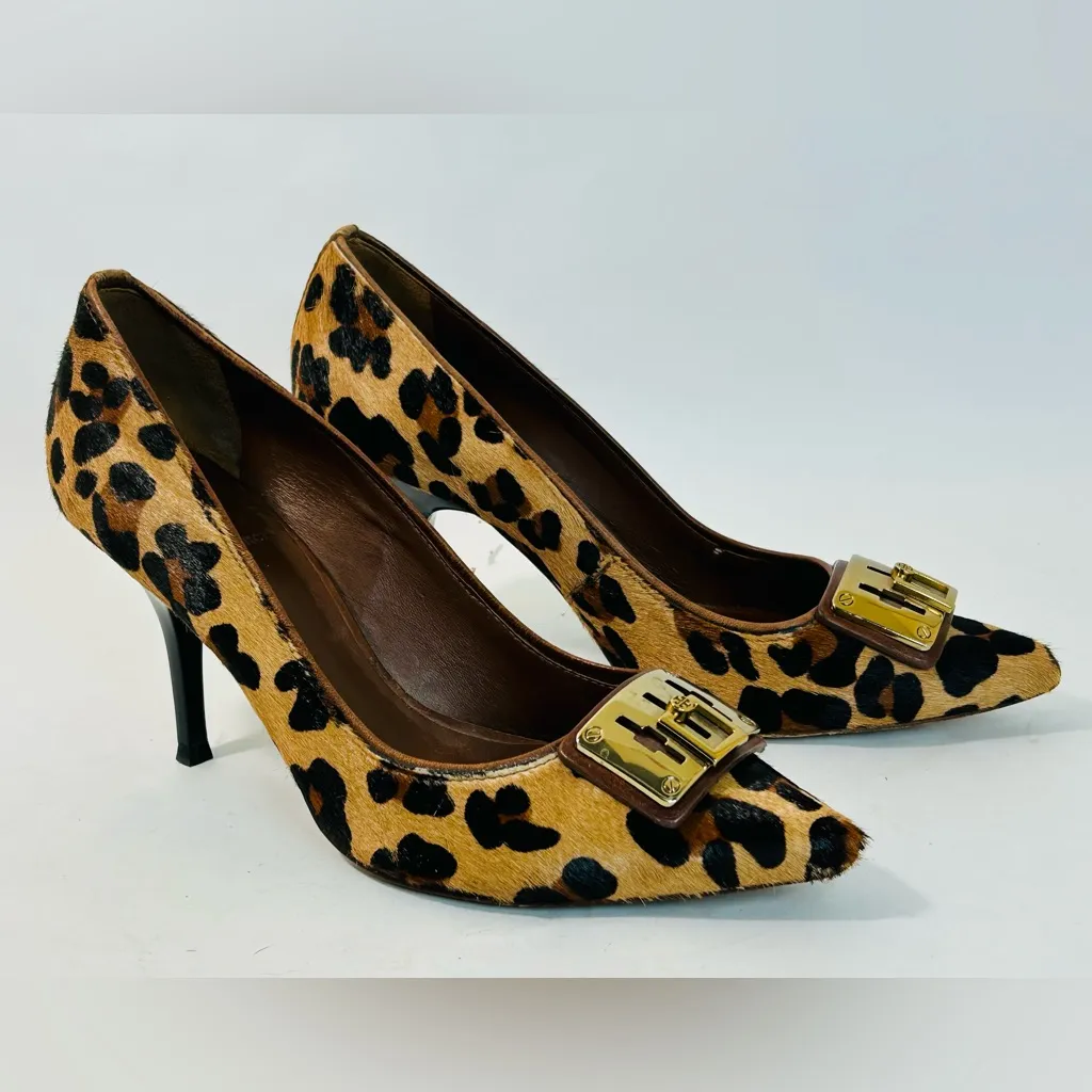 Tory Burch Celina Leopard Print Calf Hair Pumps, Pointed Toes, Gold Logo, sz 8.5 - Image 2