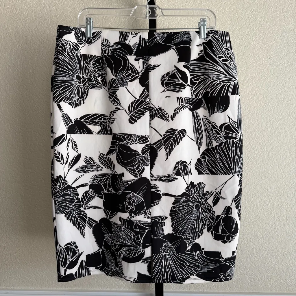 Bold Floral Pencil Skirt Black White Stretch Office Modest Skirt Large Chic NWOT - Image 2