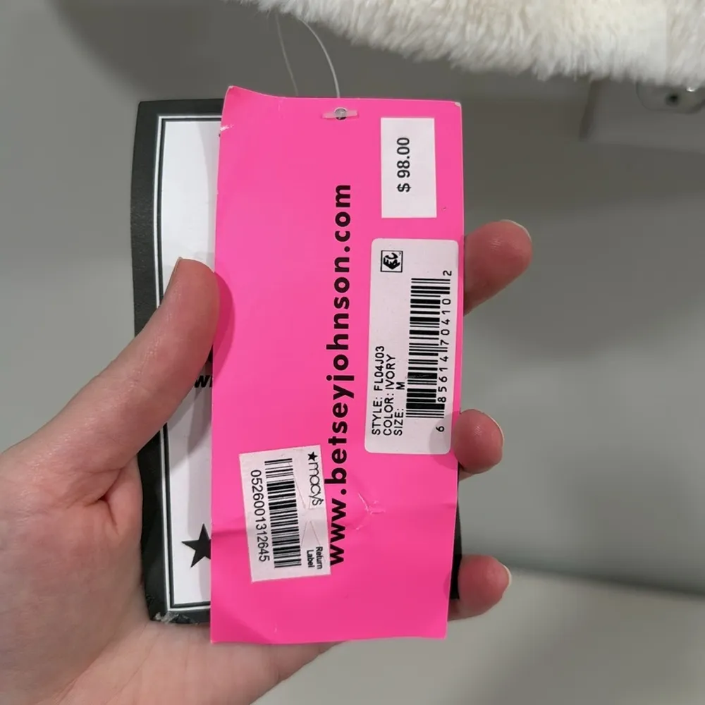 Betsey Johnson White Cape with Plush Fuzzy Material and High Collar Size M NWT - Image 8