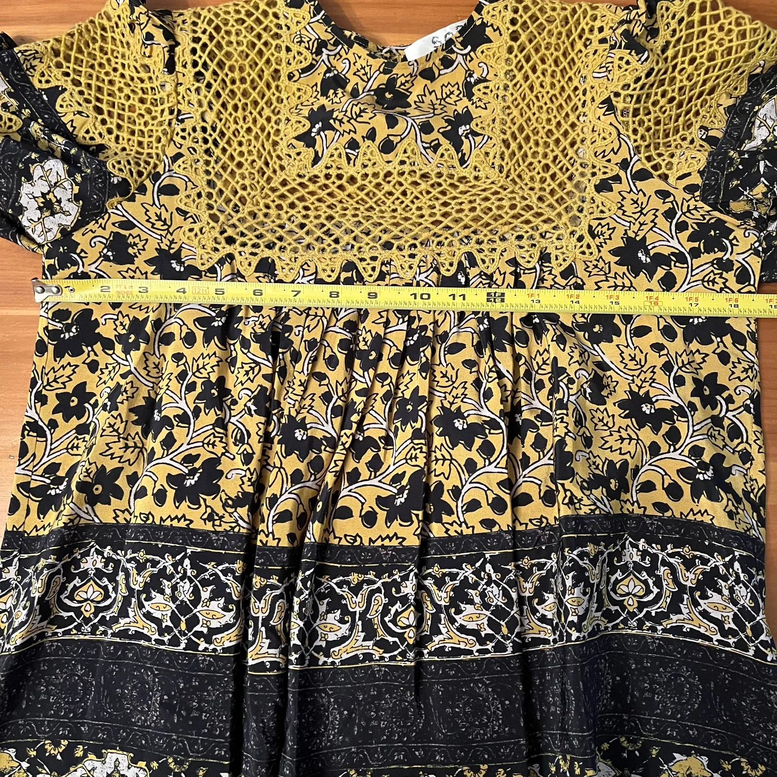 SEA New York Women’s Silk Lace Crochet Bib Mustard Black Blouse Size 2 - Image 7