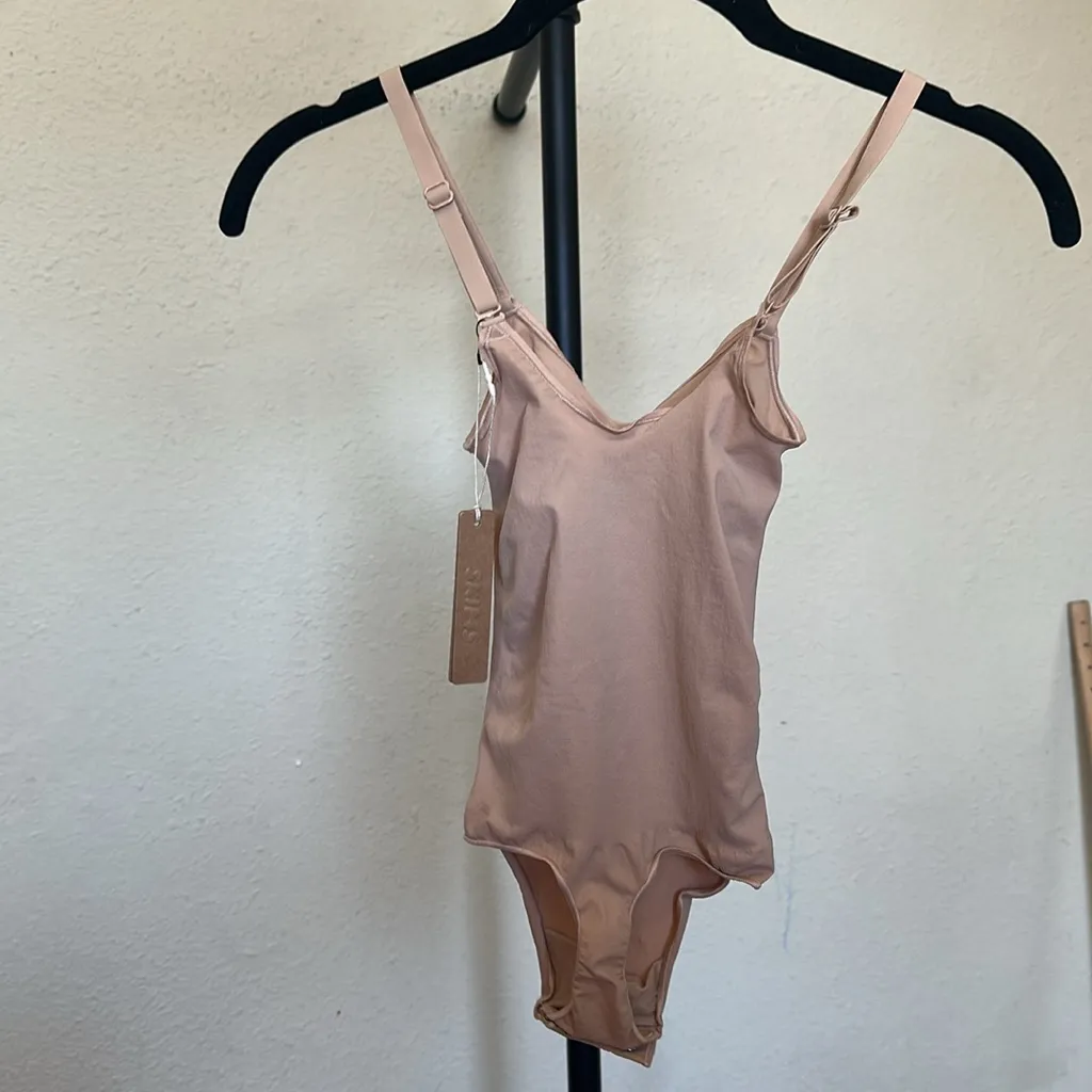 SKIMS EVERYDAY SCULPT BODYSUIT Clay size S‎ NWT - Image 5