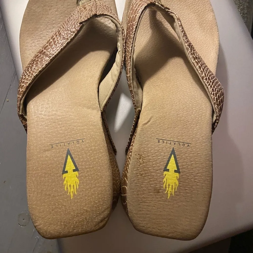 Volatile snakeskin high end thong wedges comfortable size 10 women’s Tan - Image 3