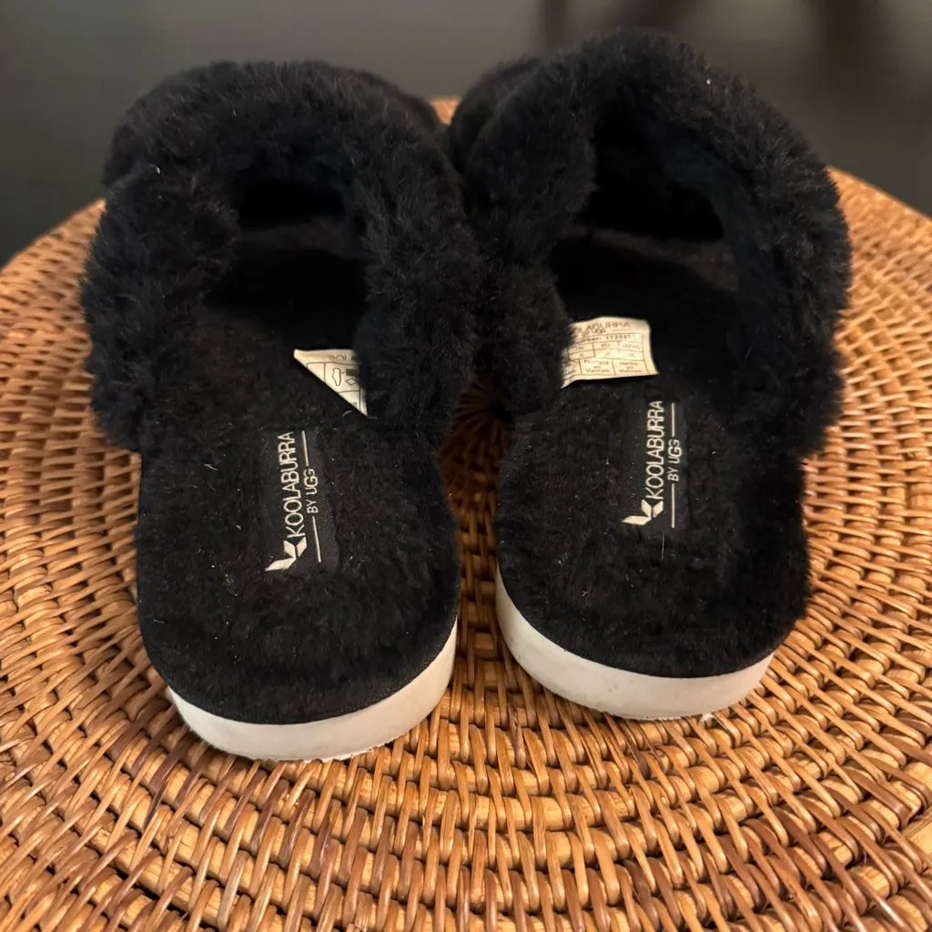 Koolaburra by UGG Black Faux Fur Slide Sandals Size 8 - Image 3