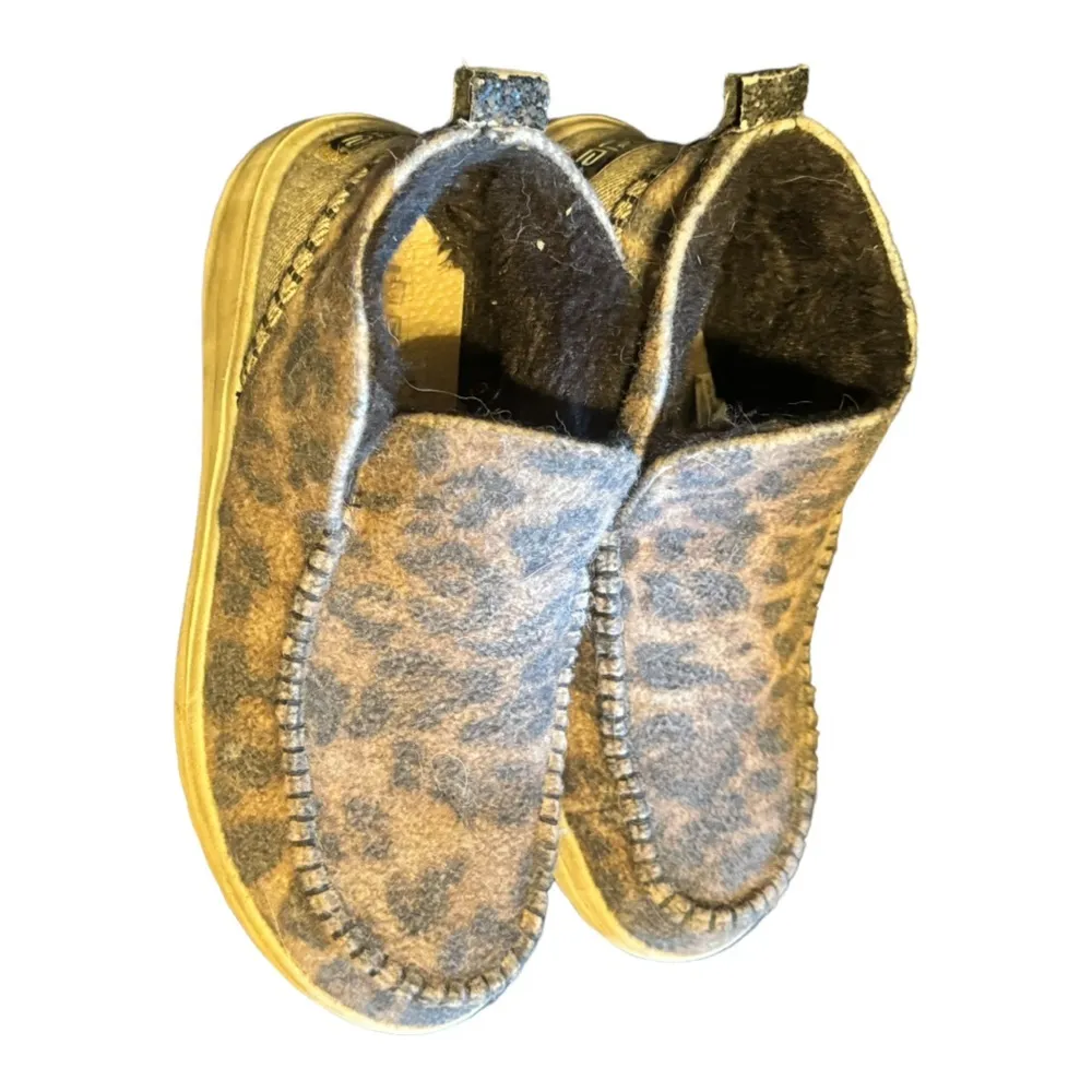 Hey‎ Dude Helis Animal Print Shoes as is - Image 3