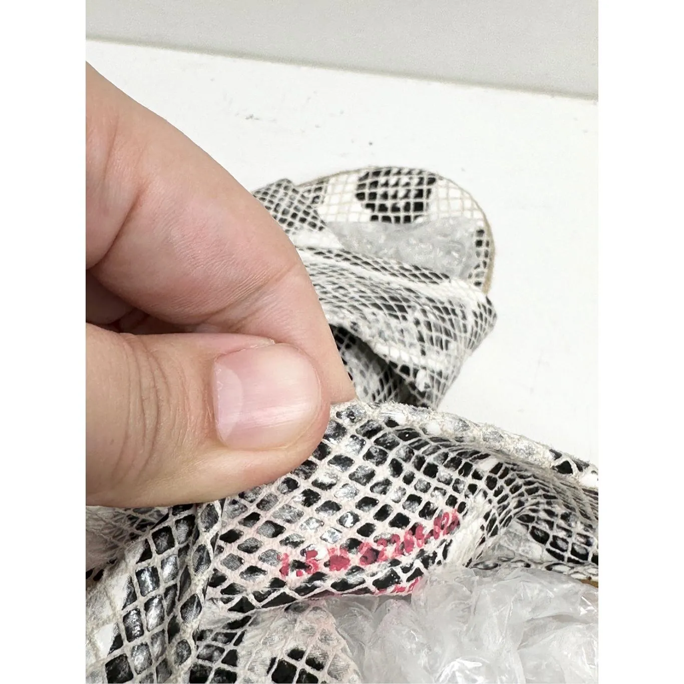 Soft Walk Sandals Size 7.5 Halsey Leather Cross Band Wedges Animal Print Gray - Image 7