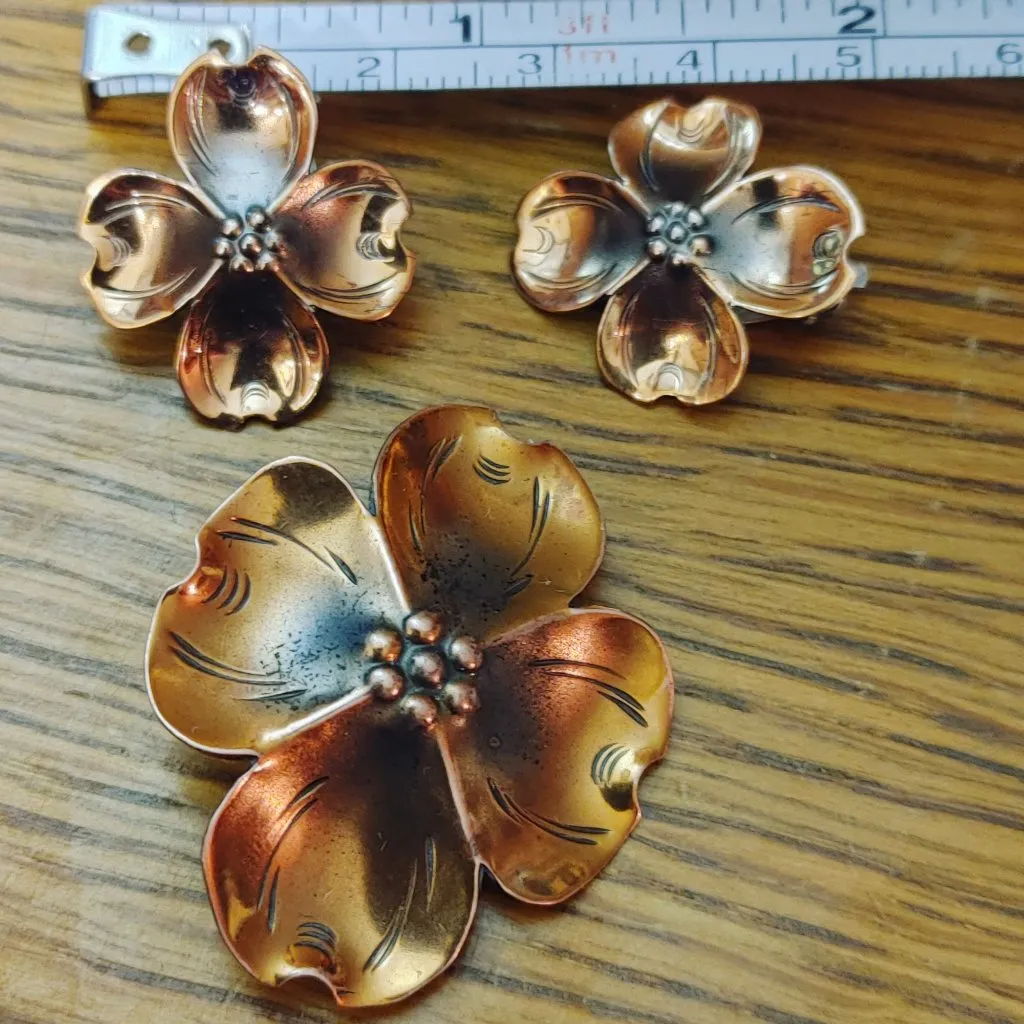 Dogwood Copper Flower Brooch Clip On Earrings Set Vintage Floral Design Jewelry - Image 5