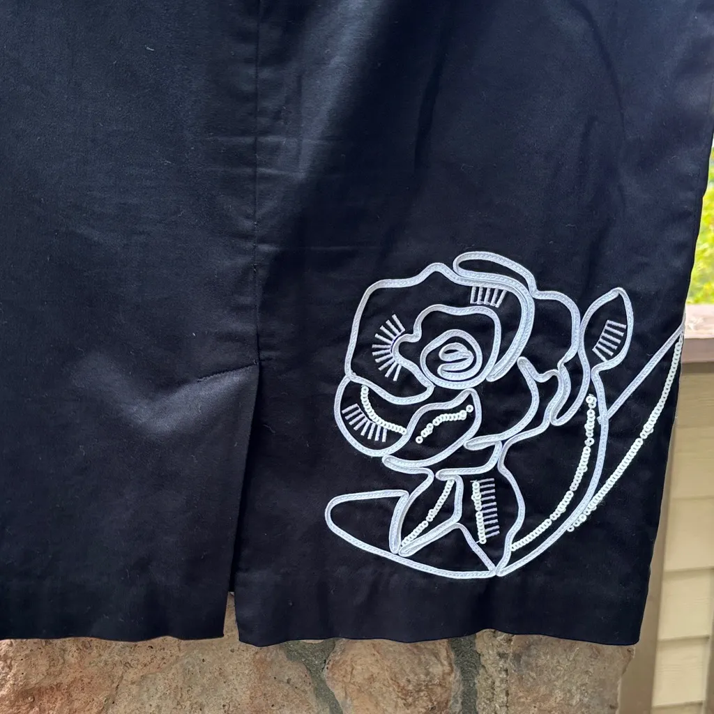 White House Black Market Black Pencil Skirt Textured White Floral Design Sequins - Image 8