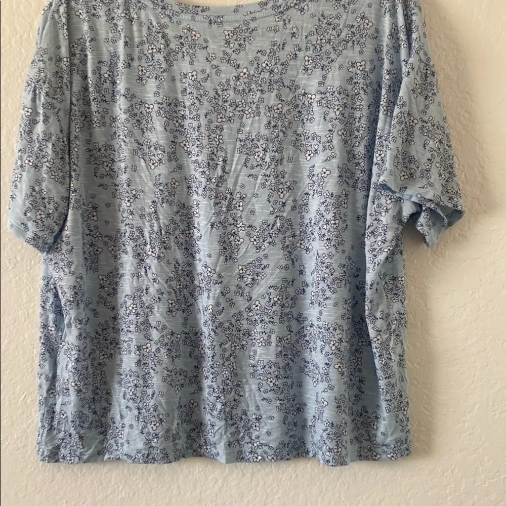 Bundle Gray and Blue Floral Women Tops Size L - Image 3