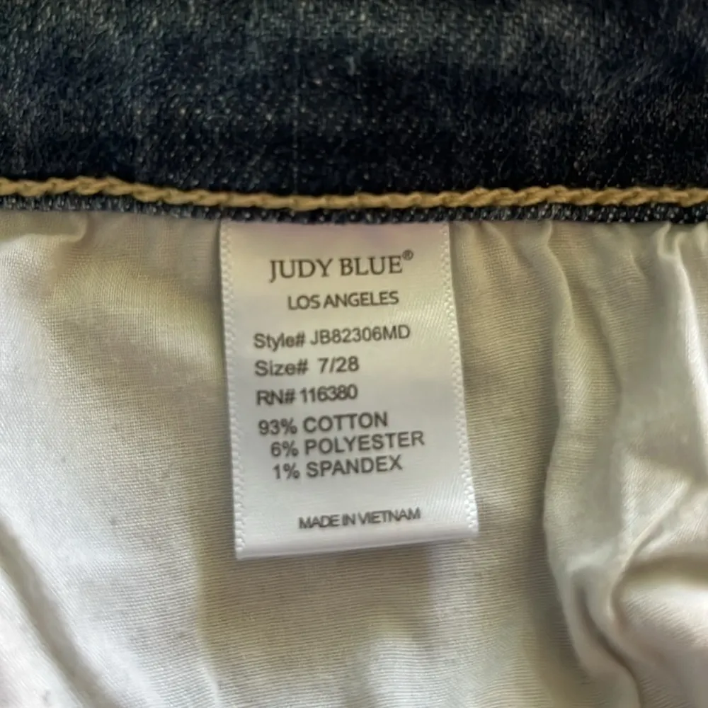 Judy Blue Relaxed Fit Size 7/28 - Image 12