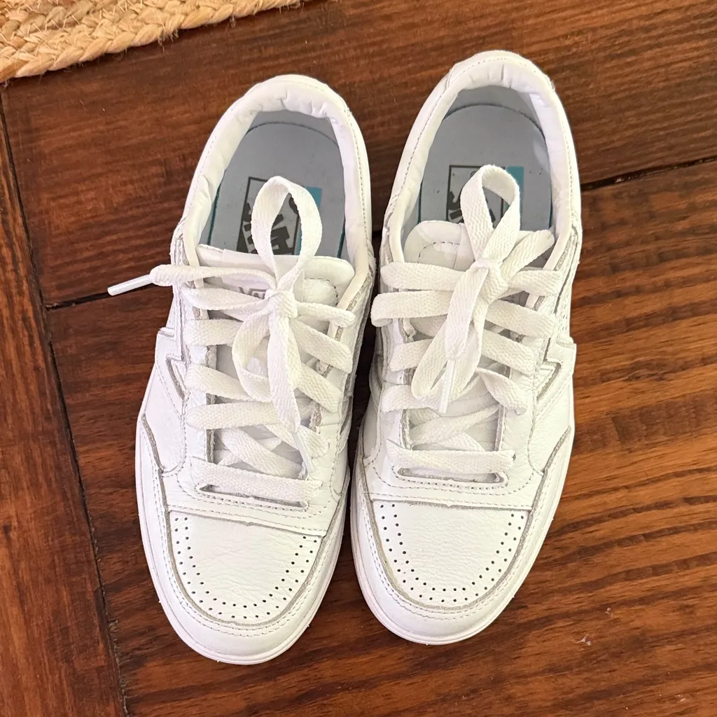 Vans Lowland sneakers in white leather - Image 2