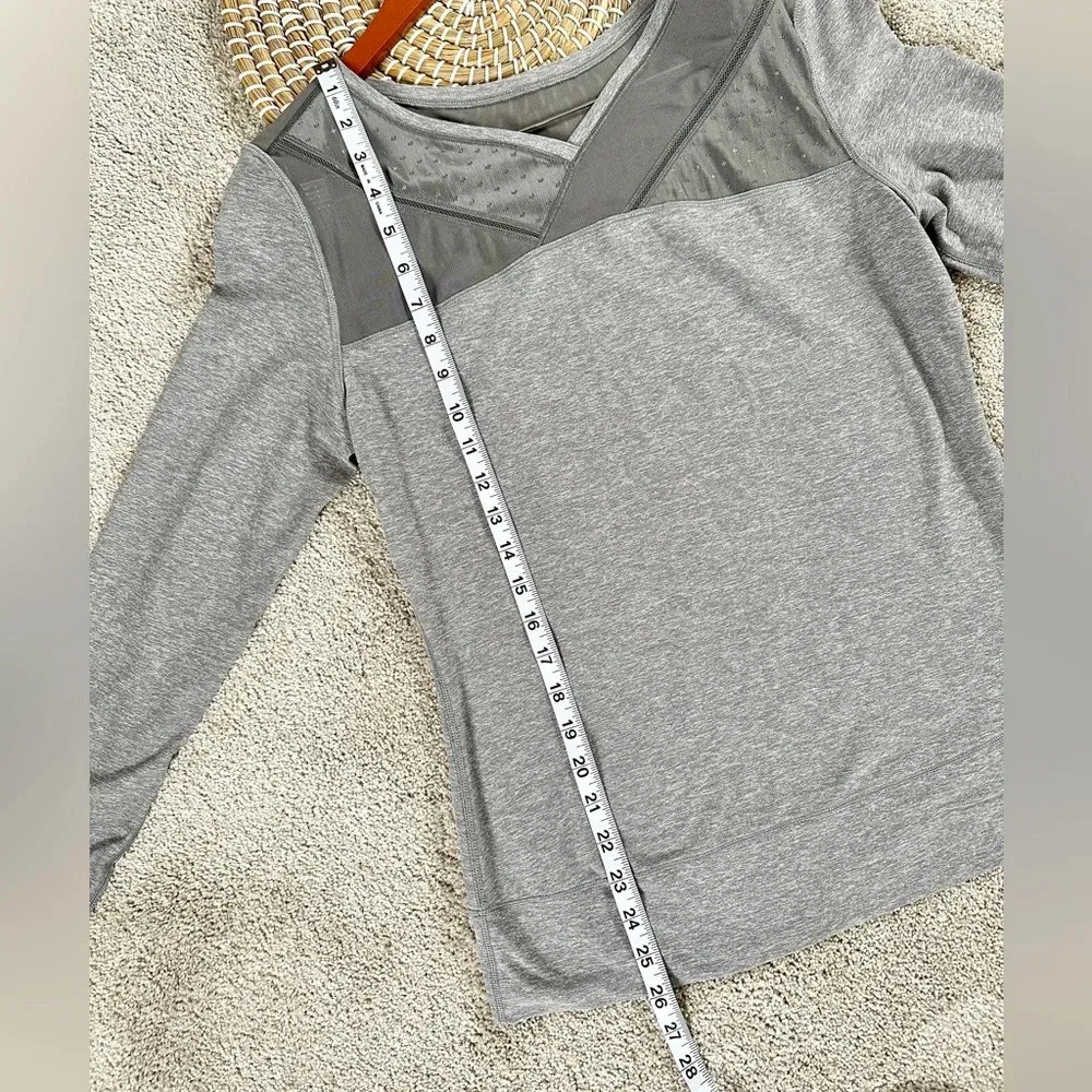 Lululemon Just Breathe Long Sleeve Size 6 - Image 9