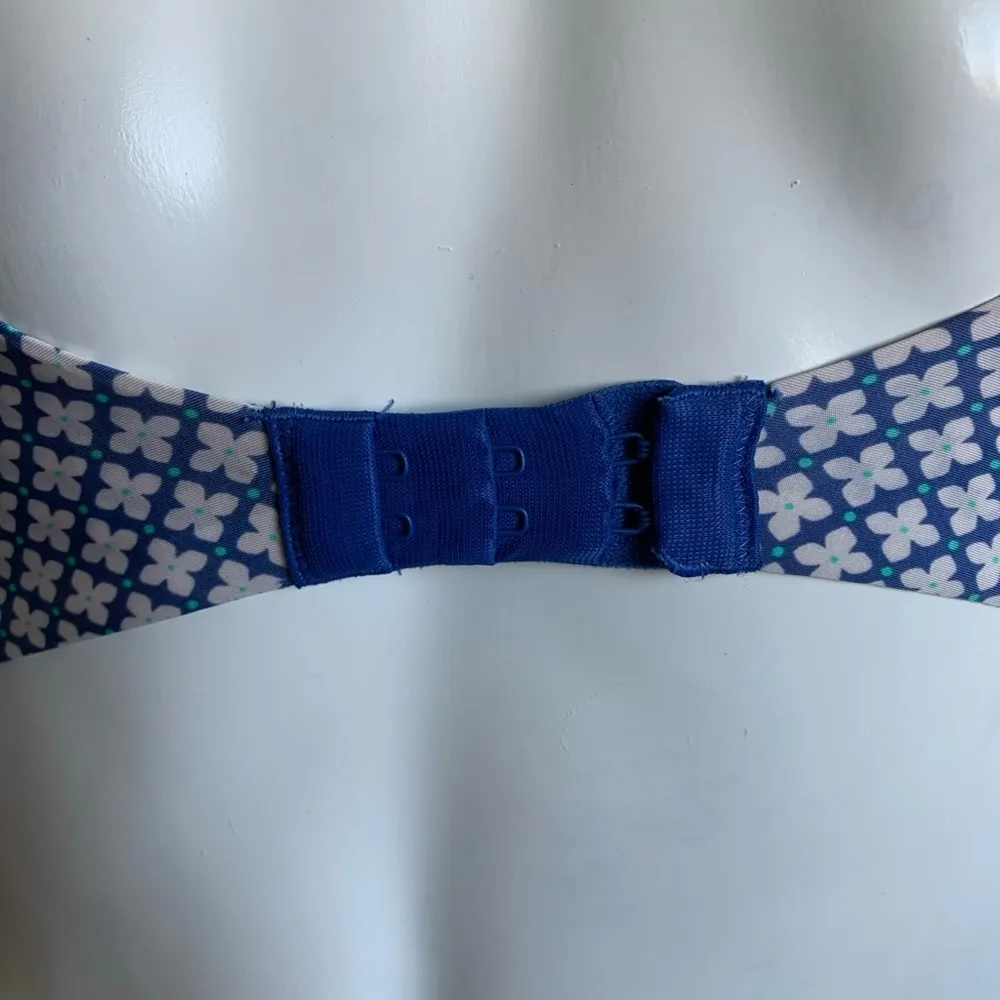 Victoria’s Secret 34D push-up underwire bra floral blue/white - Image 4