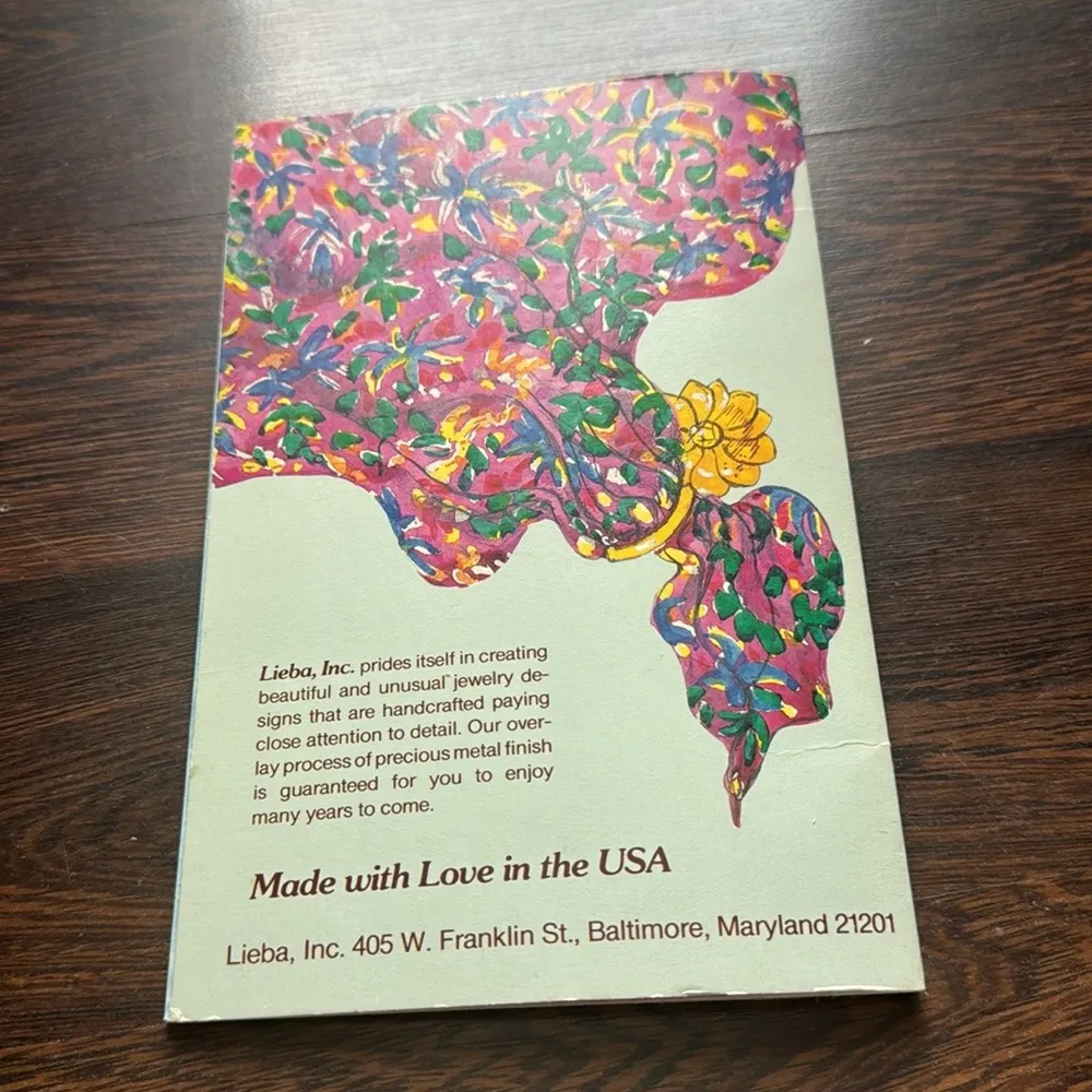 Vintage Lieba Scarf Clip And Original Book Of Designs 1980 Gold - Image 4