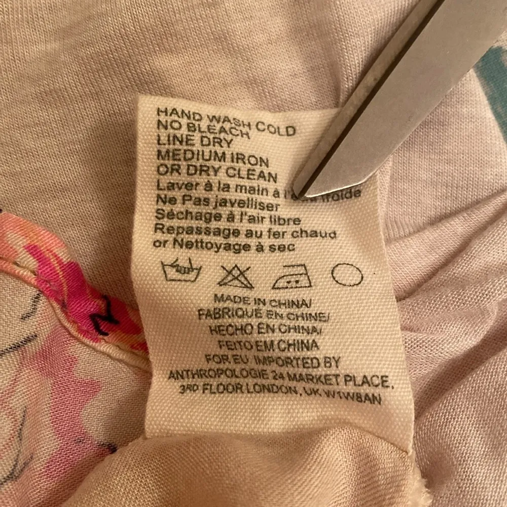 Anthropologie Tiny Mixed Media S/S Paisley Floral V Neck Top Size Medium - Image 6