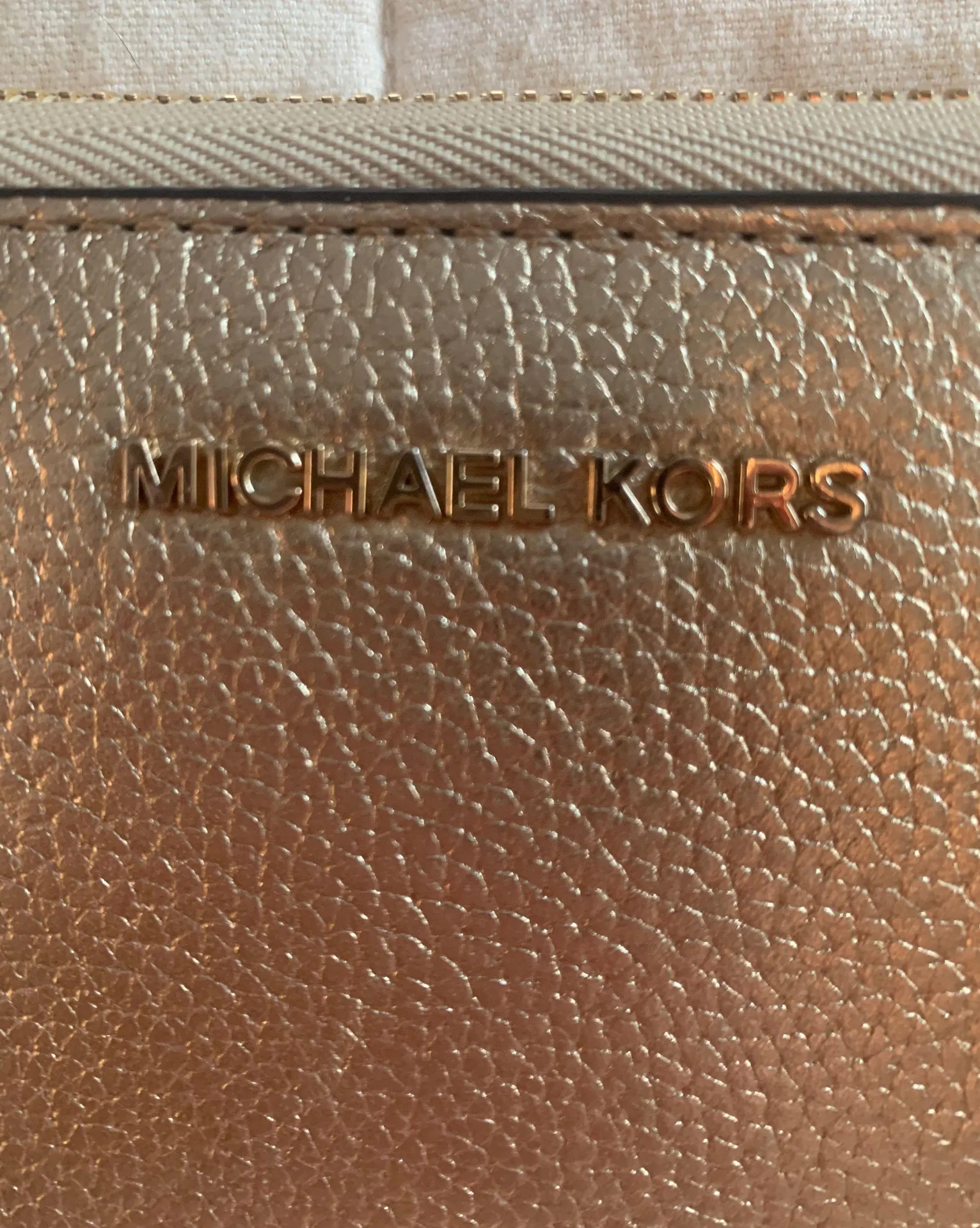 Michael Kors Leather Smartphone Wallet - Image 4