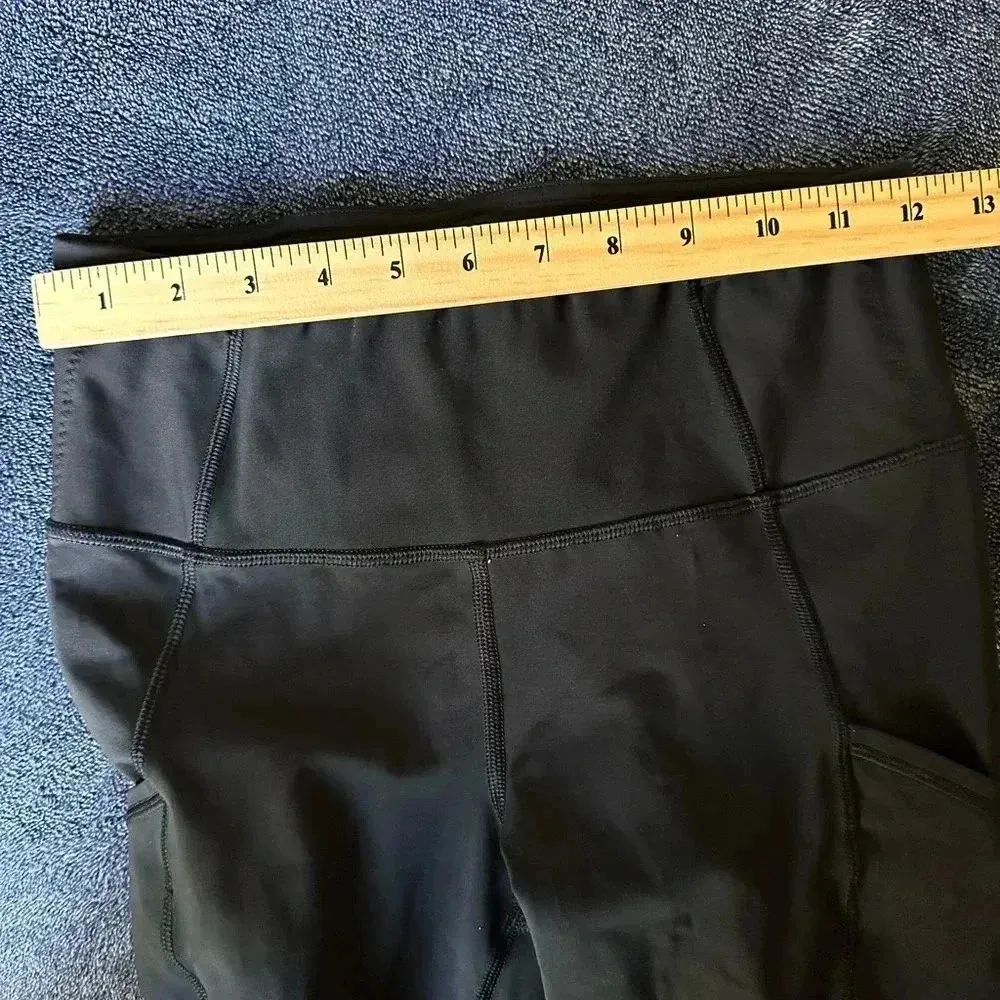 Lululemon Capri with mesh Legging size 6 - Image 5