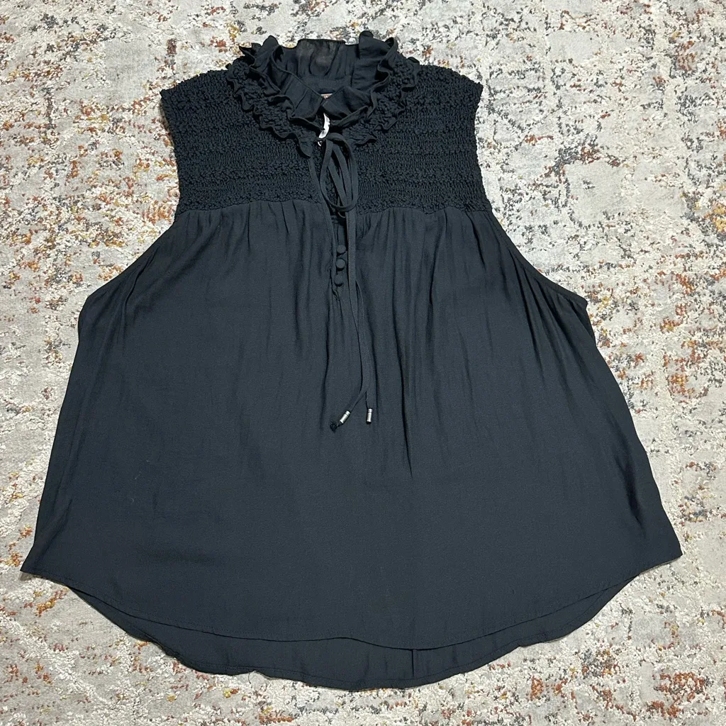 FREE PEOPLE Ruffle Me Up Top in black size Large - Image 11