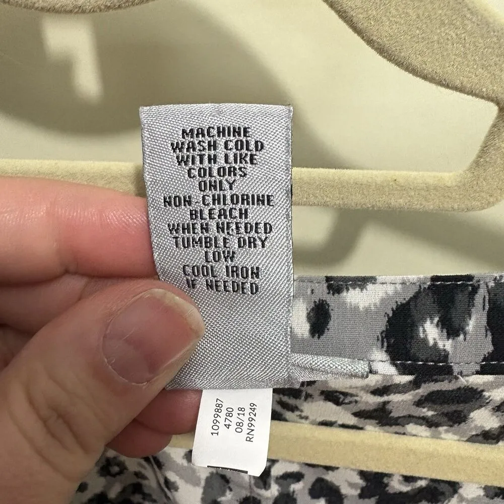 Catherines Woman Animal Print Blouse 2X Black Gray Button Up VNeck Roll Tab Slv - Image 6