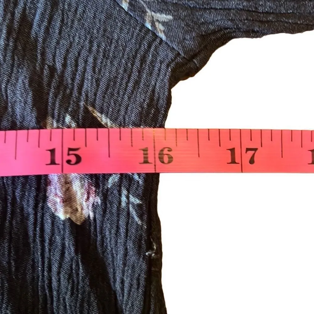 Full Tilt Gray Pink Floral Cutout Crinkle Top Long Sleeve Medium Boho Festival - Image 5