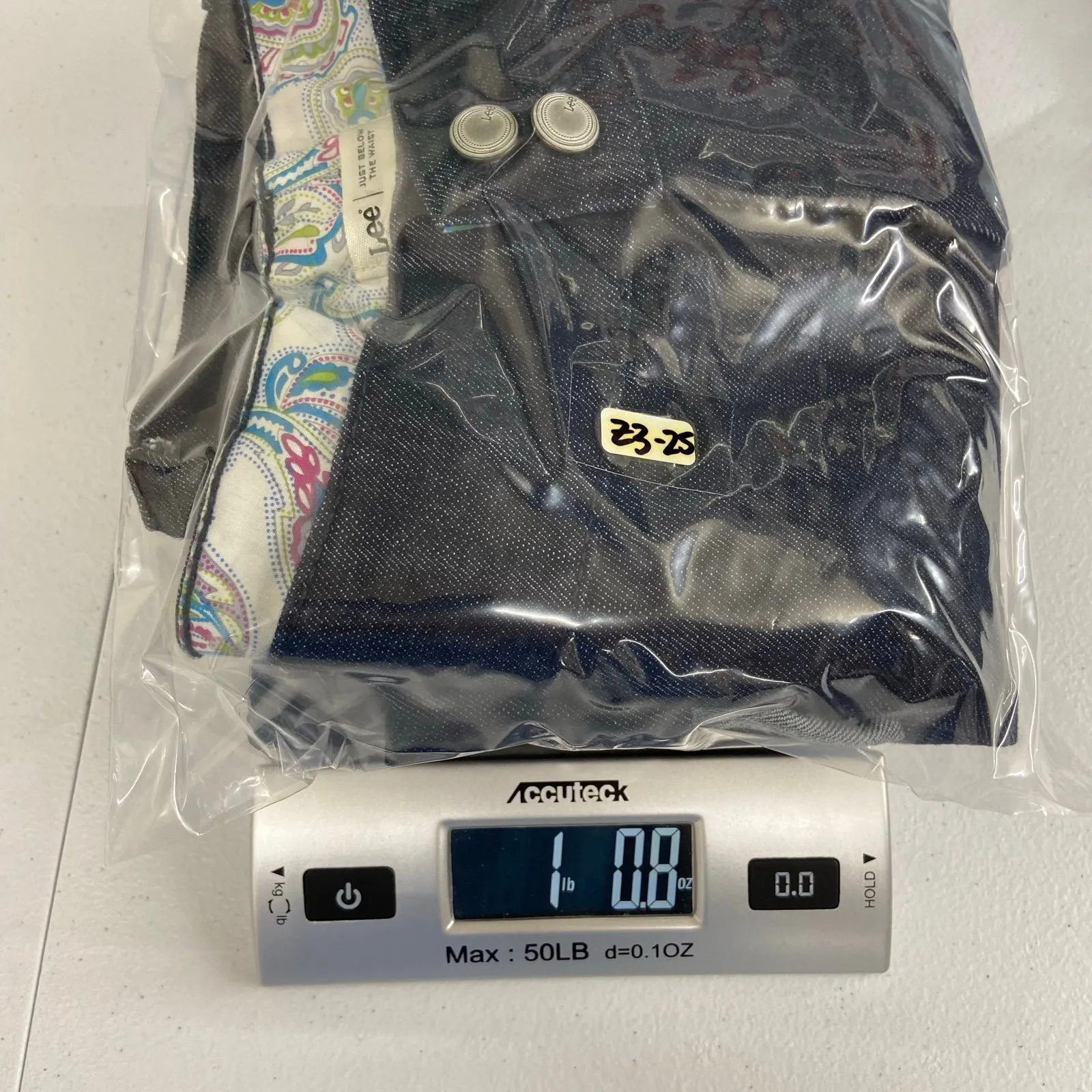 NEW LEE women's dark wash just below‎ the waist stretch denim summer shorts 24W - Image 8