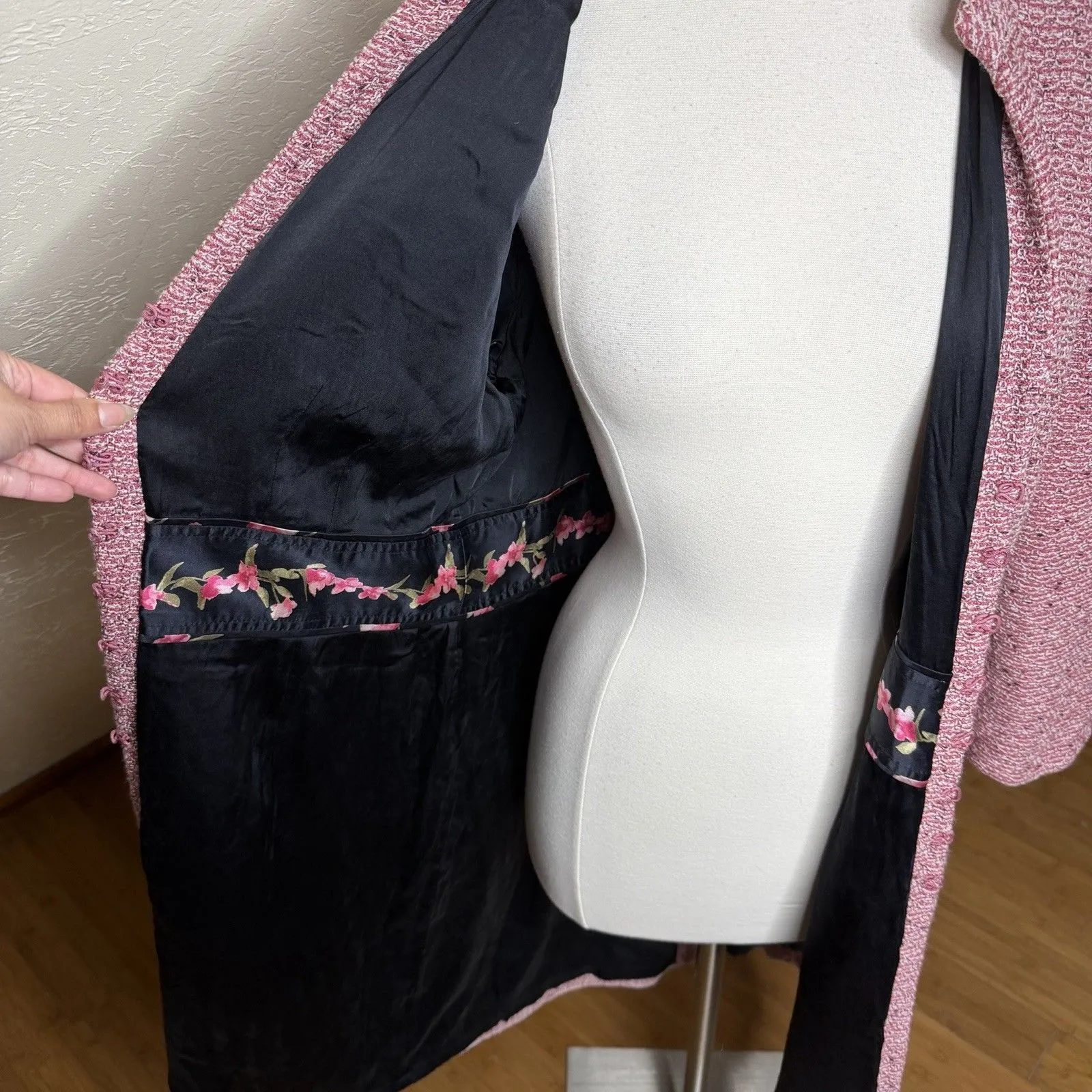 St. John Couture Pink Tweed Knit Long Jacket Silk Lined Hook & Loop Size 12 - Image 8