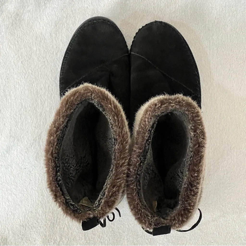 TOMS Nepal Black Suede Faux Fur Moccasin Boot Size 10 - Image 9