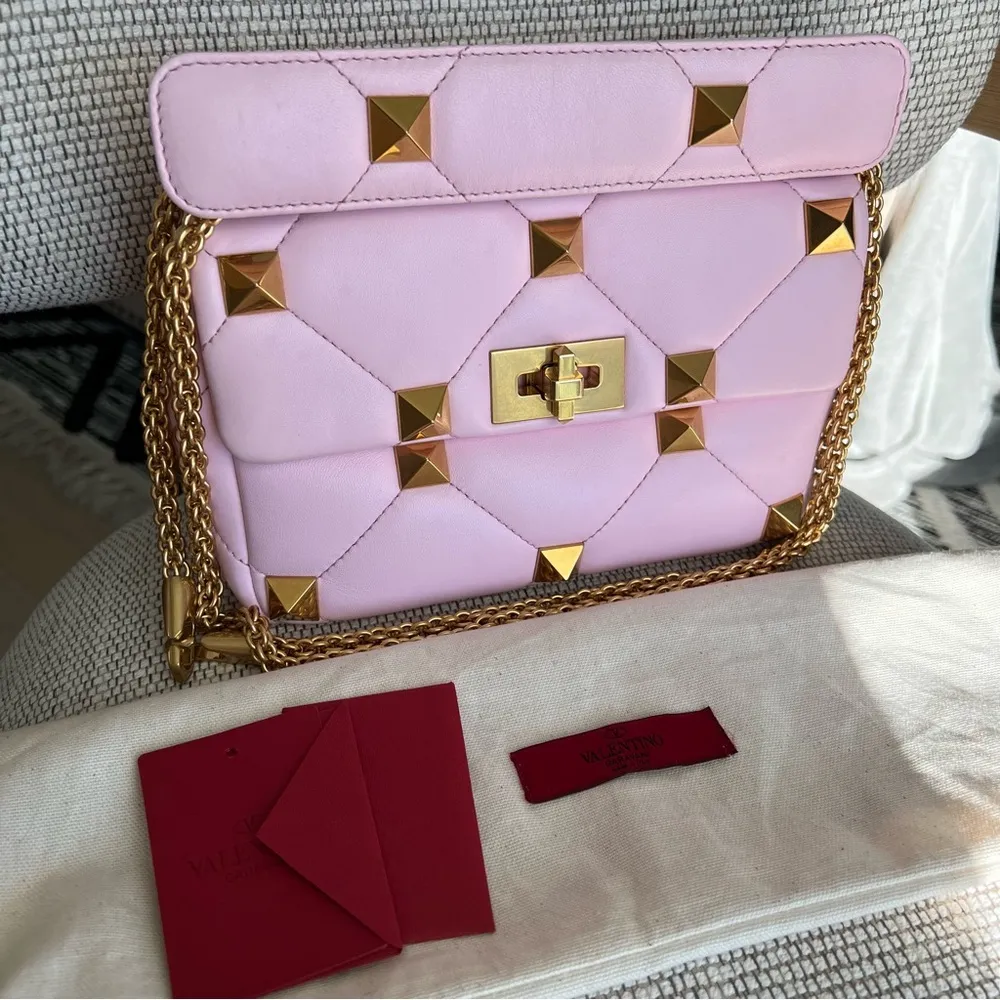 Valentino Garavani Roman Stud Medium Quilted Chain Shoulder Bag - Image 2