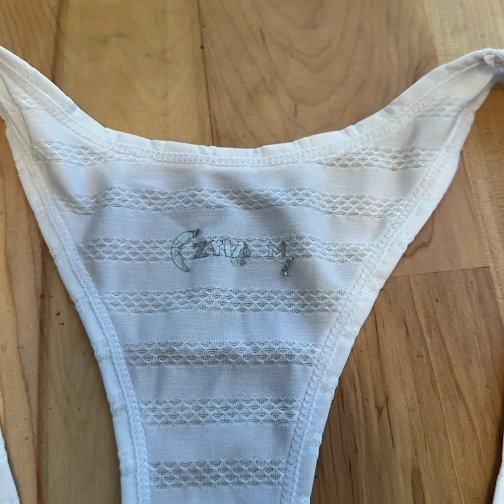 ZYIA Active White Striped Mesh Tank Top Medium - Image 2