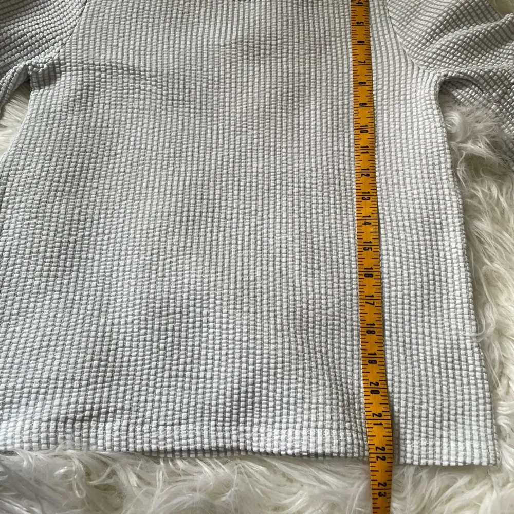 Green Envelope Bell Sleeve Gray and White Seersucker Top Size Small. - Image 6