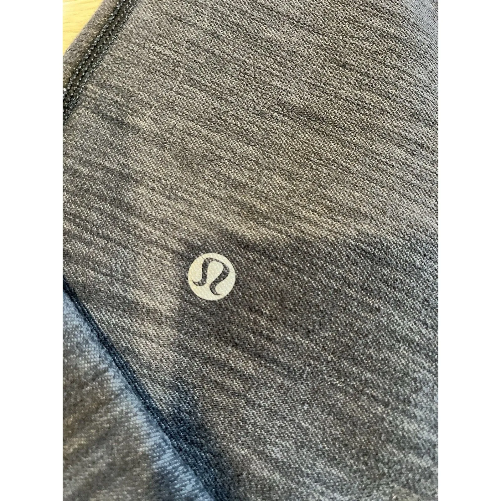 lululemon Leggings Heathered Gray Red Waistband Size 8 Inseam 27’’ - Image 4