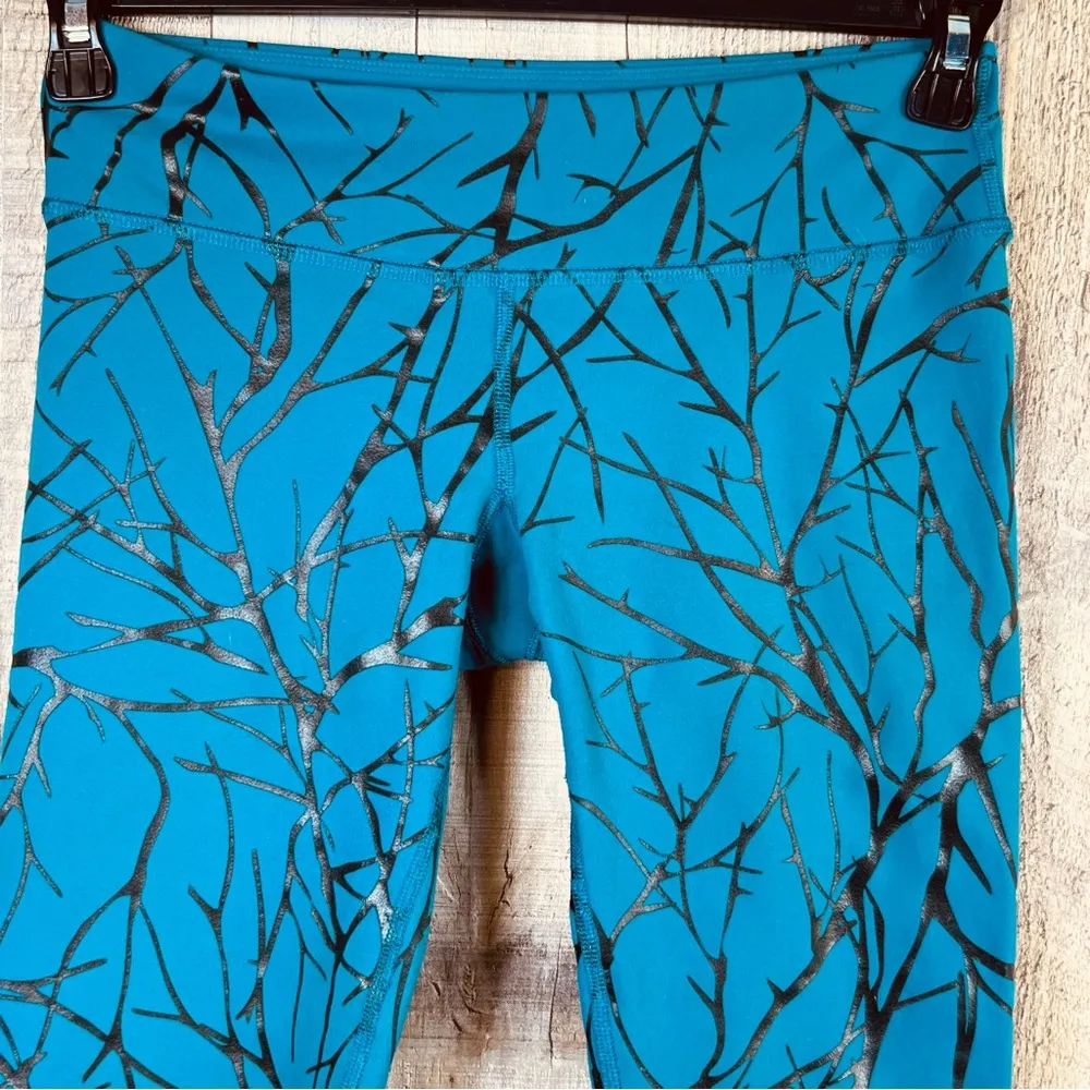 Splits59. Size Small Green-Blue & Black Capri Leggings w/Waistband Pocket - Image 5