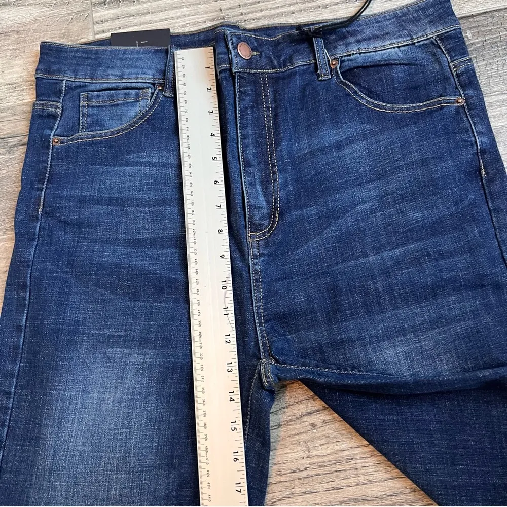 RISEN BOUTIQUE DARK WASH DENIM SHORTS WOMENS SIZE 2XL NWT #135 - Image 6