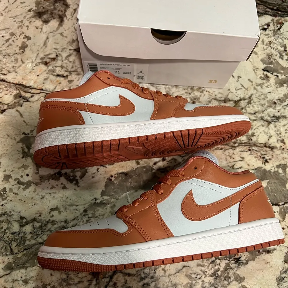 Women’s Air Jordan 1 Low Pink Salmon White Sneakers New Casual (DC0774 080) 7.5 - Image 6