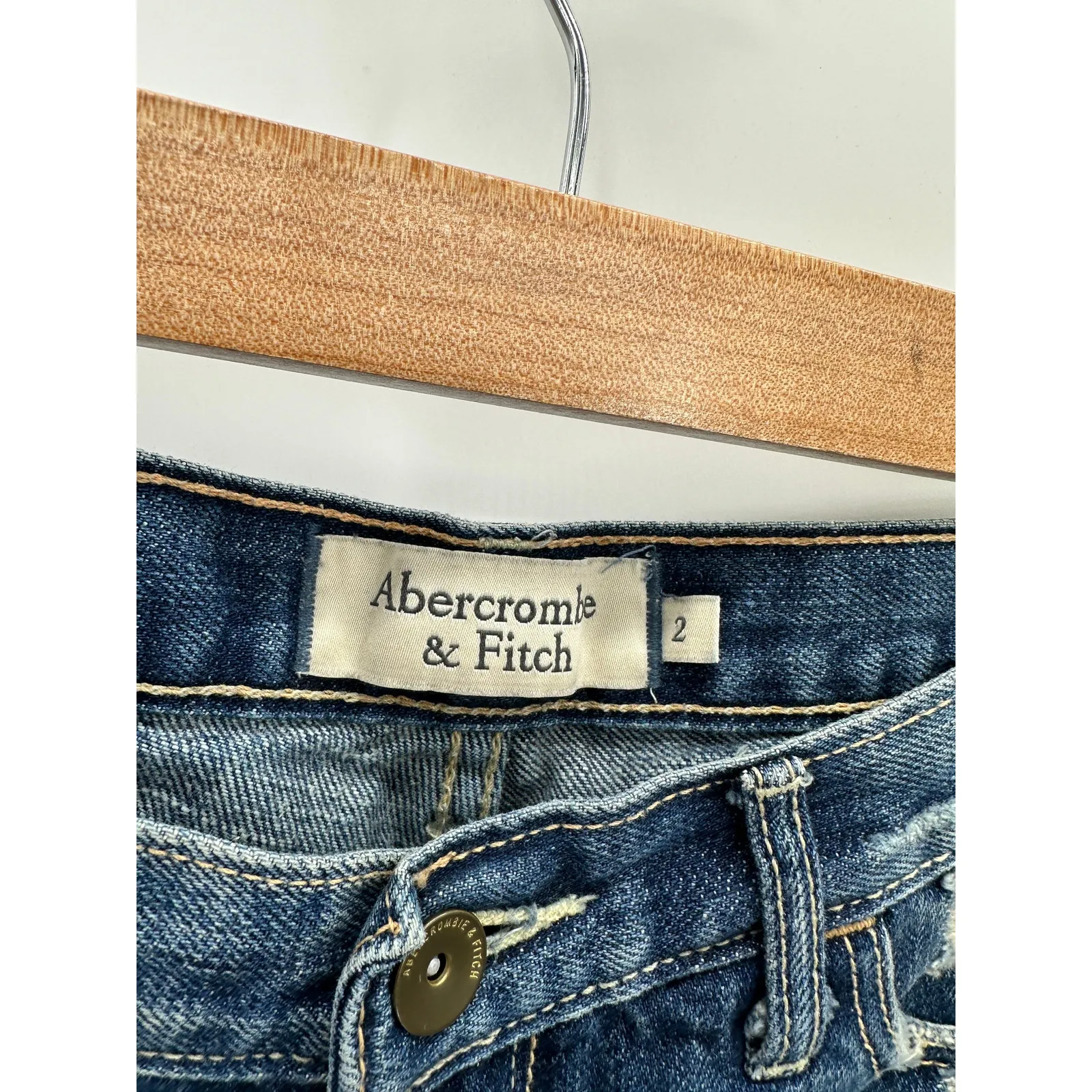 Abercrombie & Fitch Medium Wash Blue 100%‎ Cotton Cuffed Shorts Women's Size 2 - Image 4
