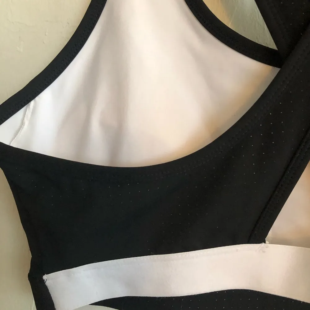 AVIA Womens Sports Bra Size XL 16-18 Black & White New - Image 4